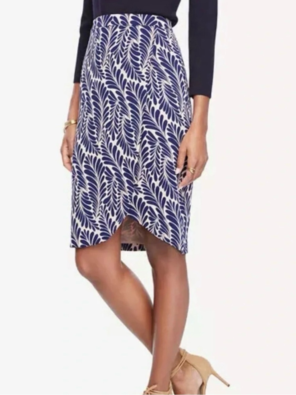 Anne Taylor Women's Navy and White Printed Tulip Hem Skirt
